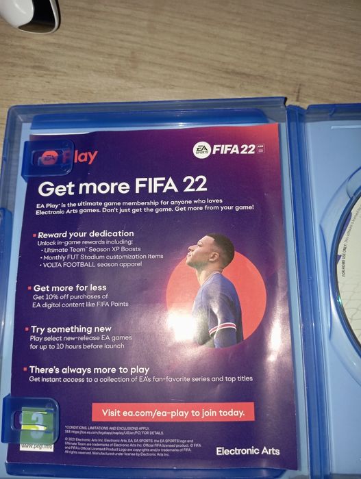 Продавам фифа 22 в запазено състояние
