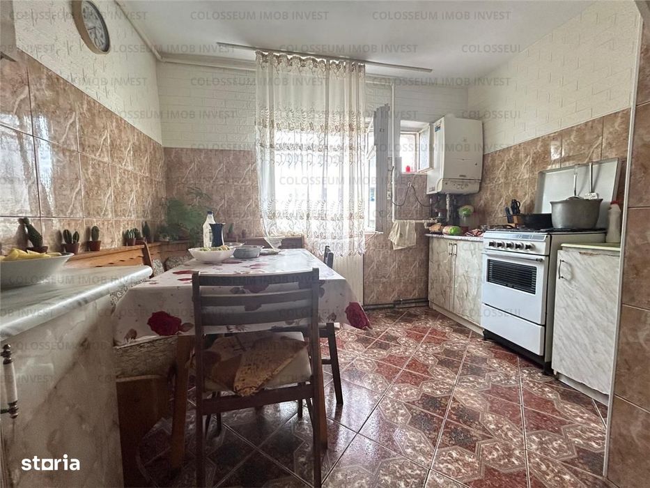 Apartament decomandat, 3 camere, 2 bai, 2 balcoane, spatios, zona Noua