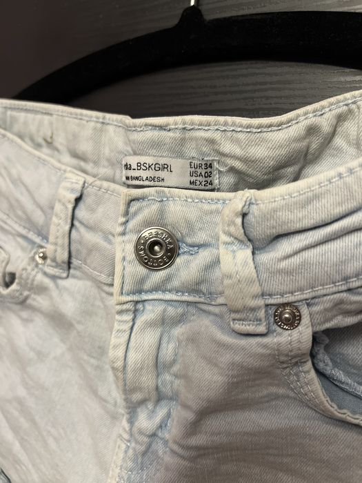 Светли къси панталонки