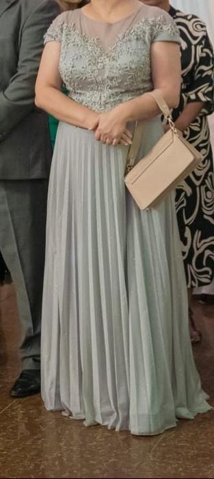 Вечерние платья  срочноразмер 48,50