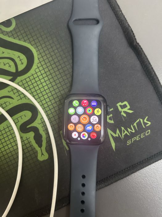 Продам Apple Watch SE 2 (2 поколение)