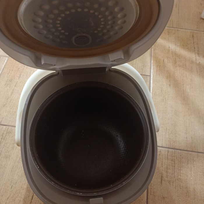 Продам мультиварку в отличном состоянии