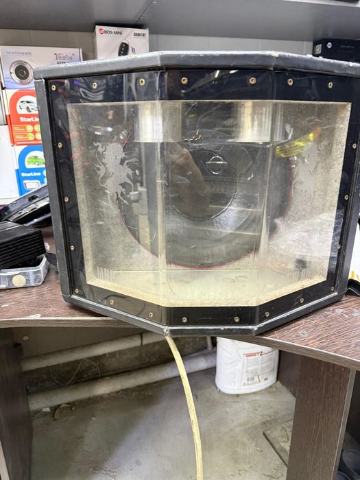 Продам саббуфер с коробом