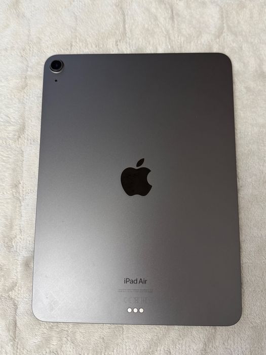 Продам iPad Air 5