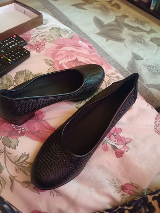 Обувки на ток дамски нови не са носени!