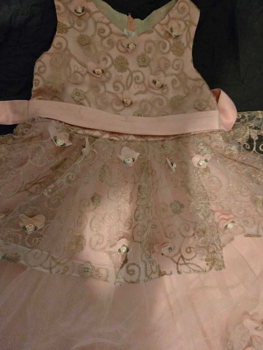 Прекрасна детска рокля за Принцеси