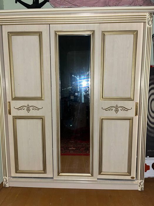 Shkaf sotiladi narxini kelishamiz