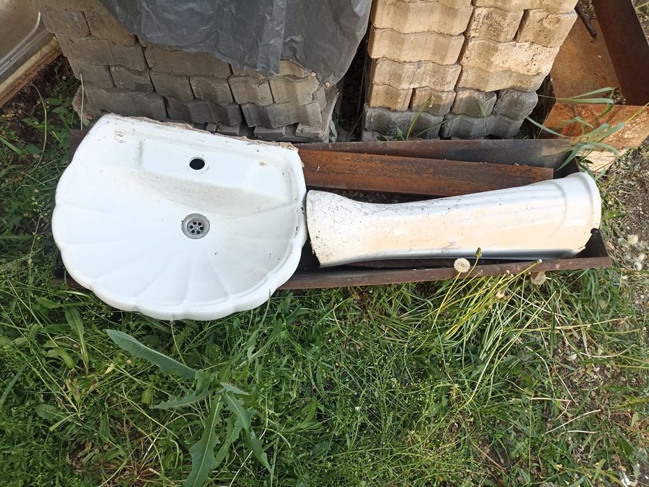 Продам раковину с пьедисталом