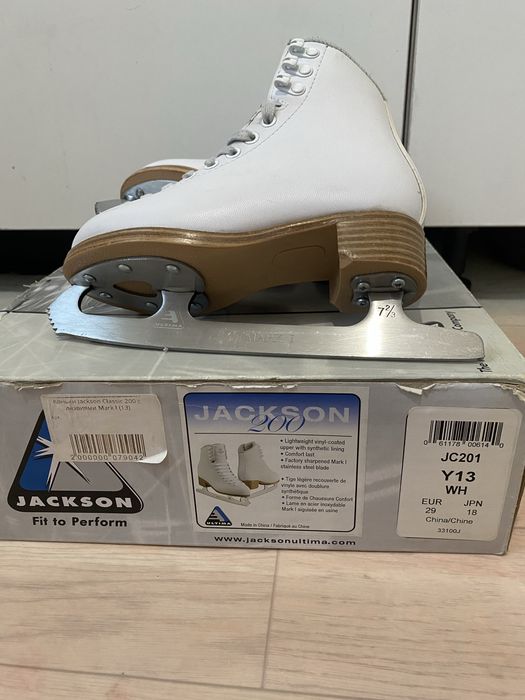 Фигурные коньки Jackson