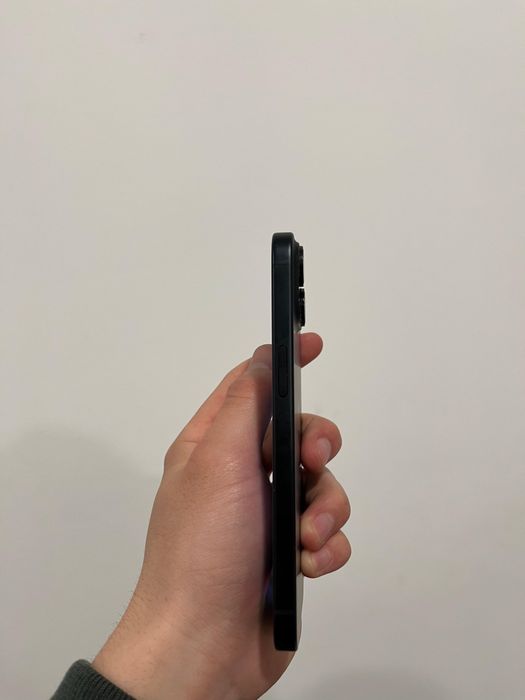 Продаю айфон 15 128гб все оригинал