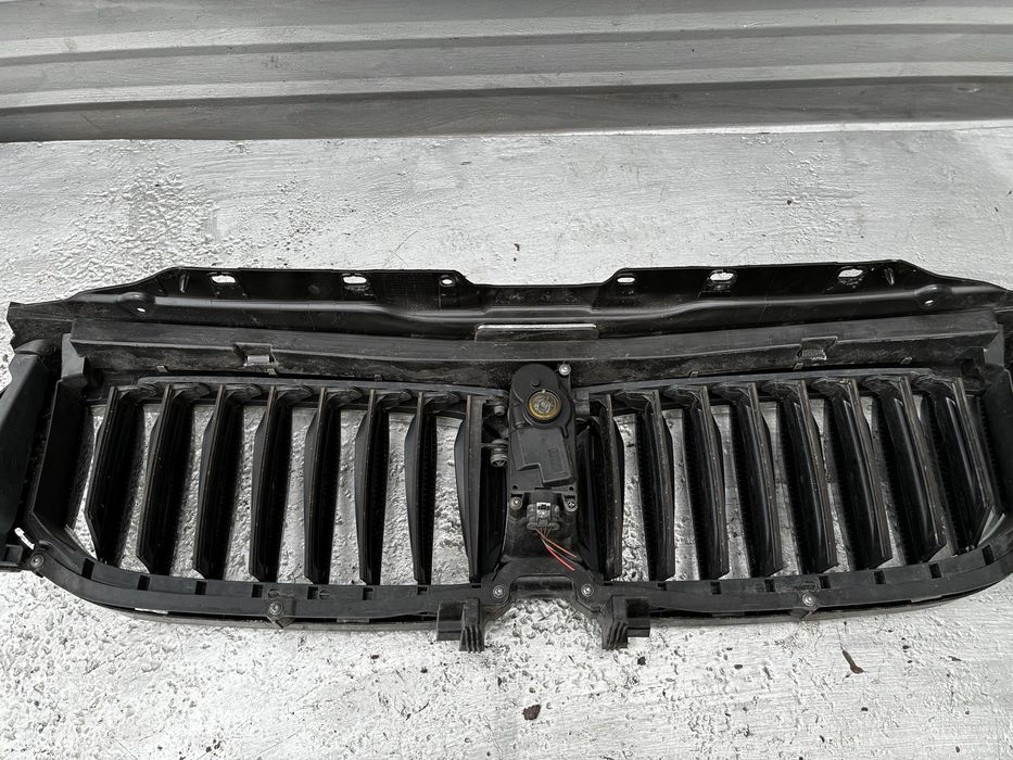 Бъбреци/ маска БМВ Г30/ Г31 (maska bmw g30/ g31)