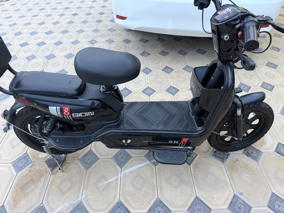 Продам скутер sk8