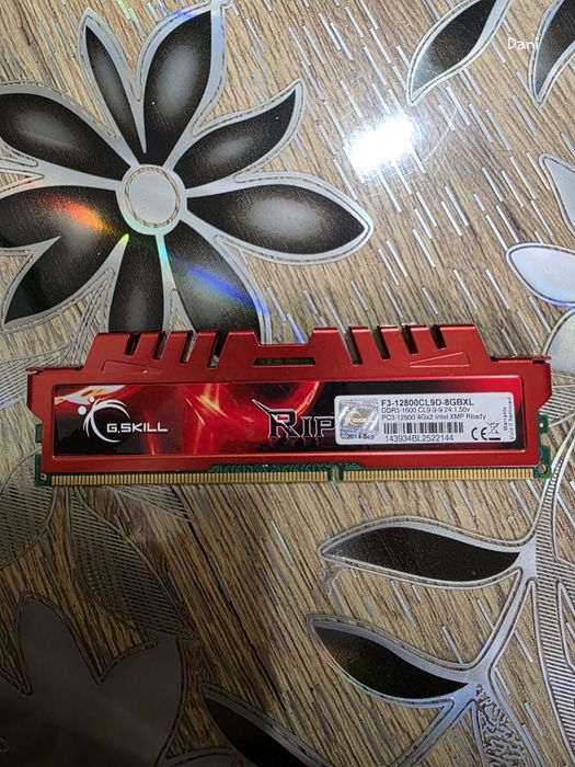 Vând memorie G.SKILL Ripjaws X DDR3, 4GB, ideală pentru sisteme gaming