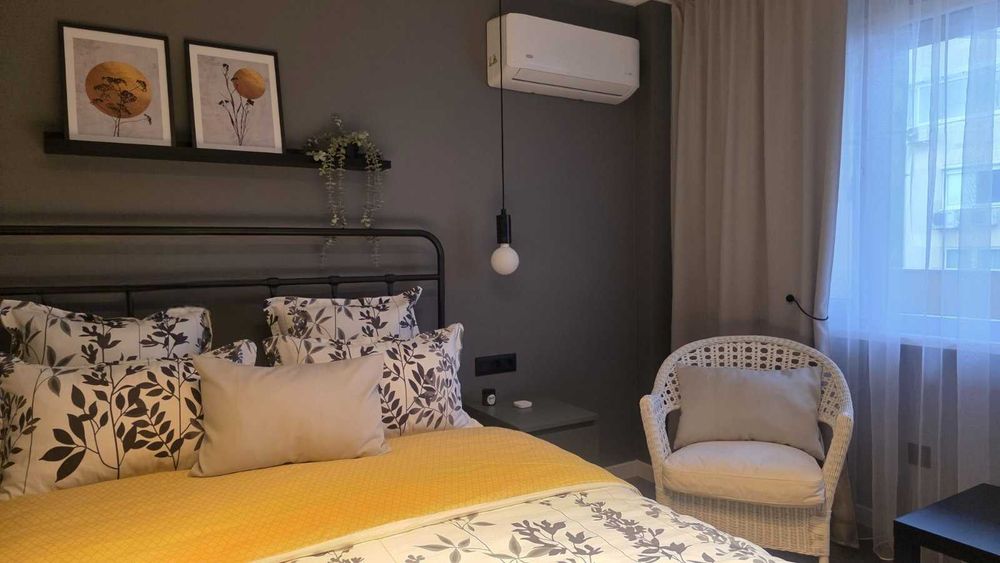 Дава се под наем Тристаен апартамент в София, Център - 98 кв.м за 1199 € - Снимка #3