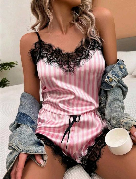 Сатенена пижама 2 части розова къси панталони топ