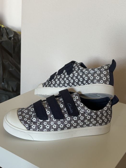 детски обувки clarks