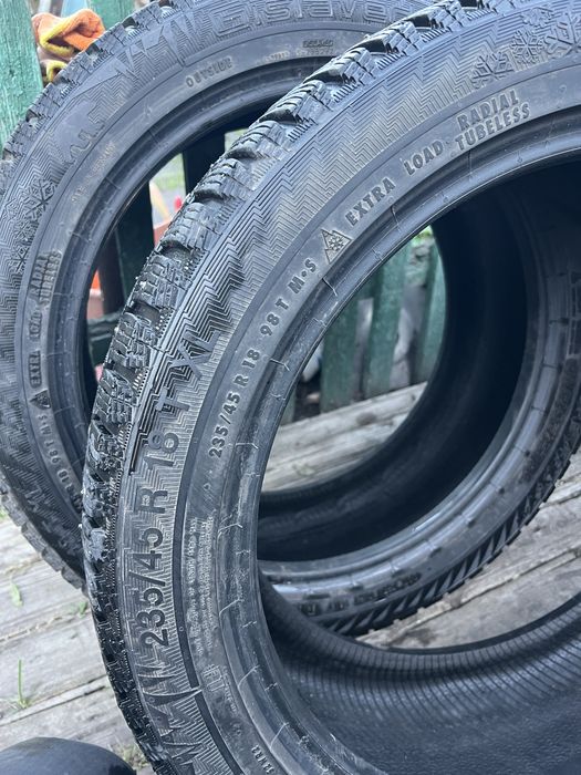 Продам комплект резины шипованной R18
