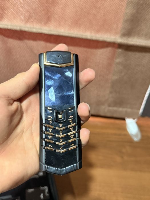 Vertu в отличном состоянии.