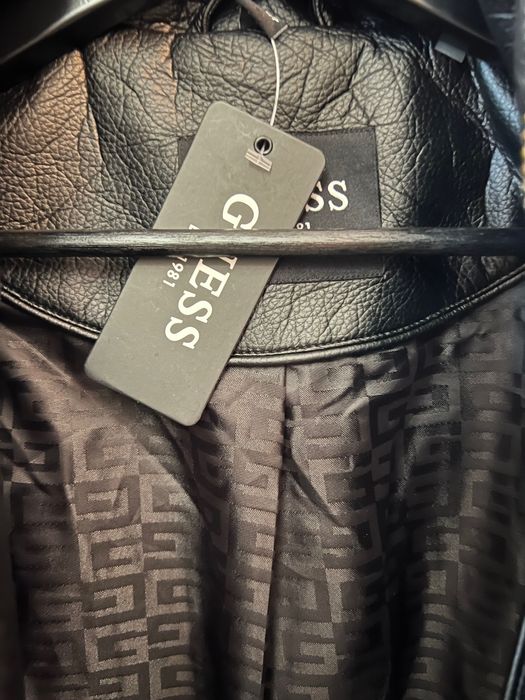 Дамско яке бомбър Guess S