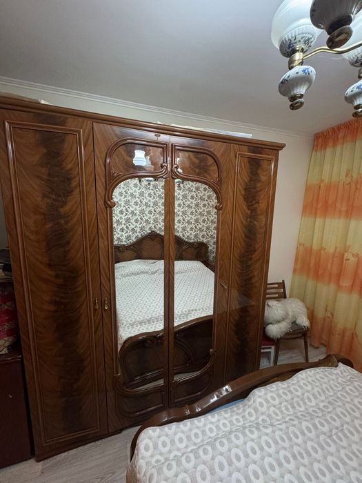 Продам спальный гарнитур