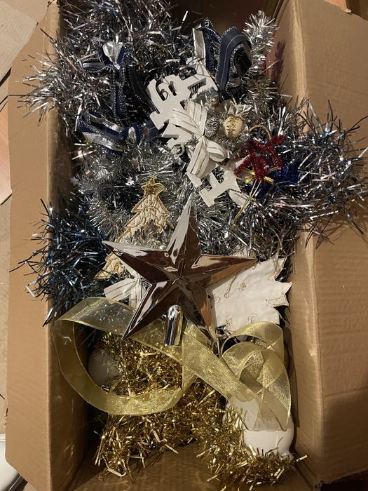 80 Globuri si ornamente pentru pomul de Craciun