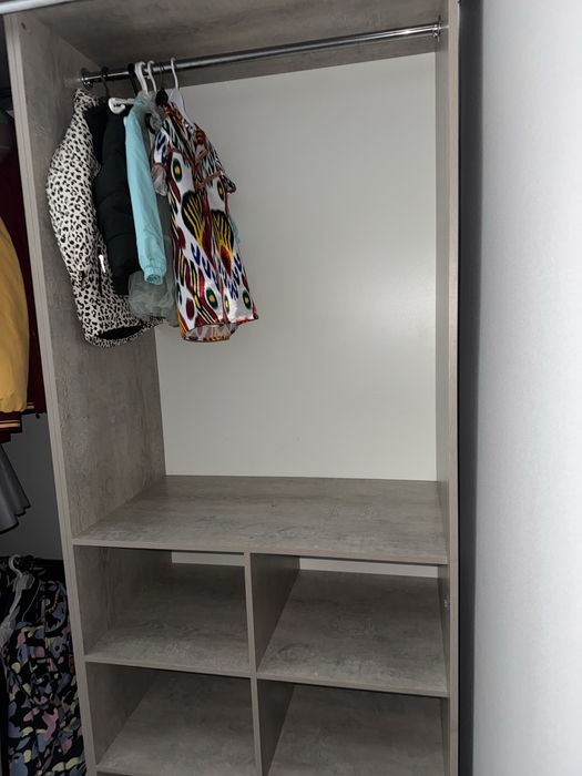 Срочно продам Шкаф  для одежды