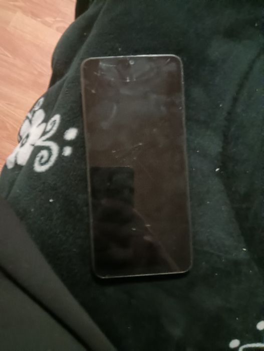 Vând redmi 13c display defect