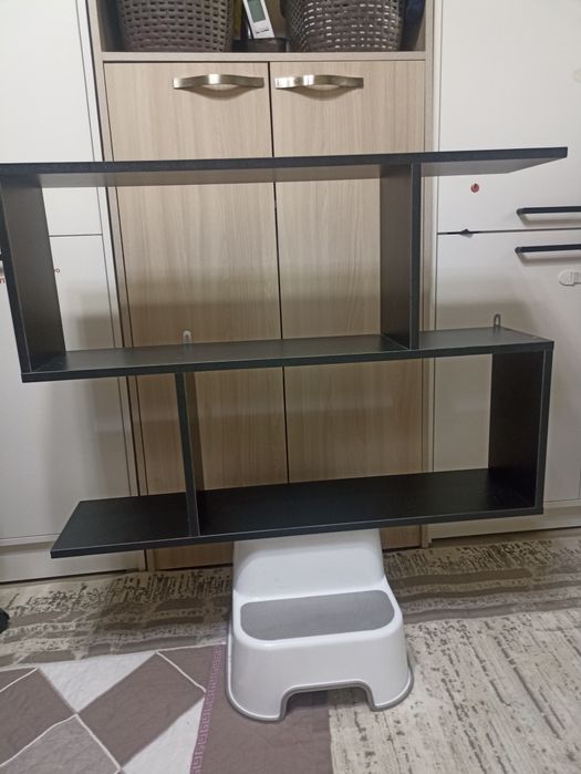 Полка навесная в черном цвете