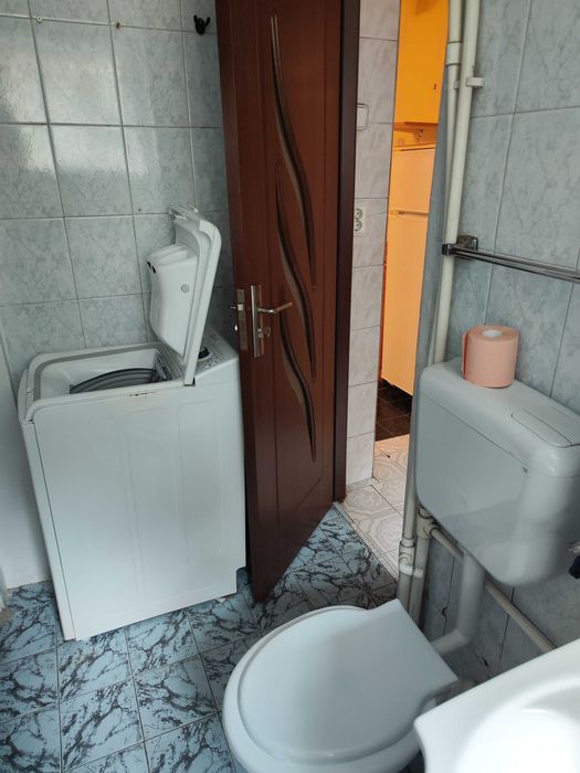 Dau în chirie apartament 2 camere semicentral