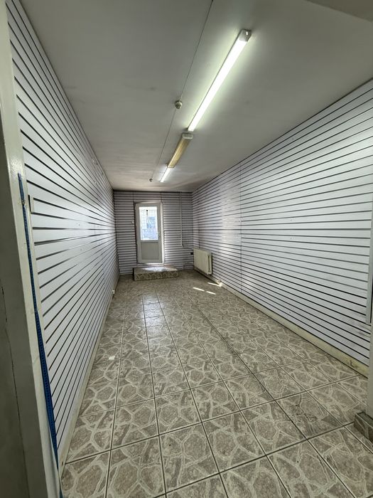 Сдам половину помещения