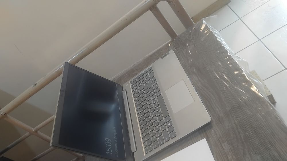 Noutbuk   Lenovo