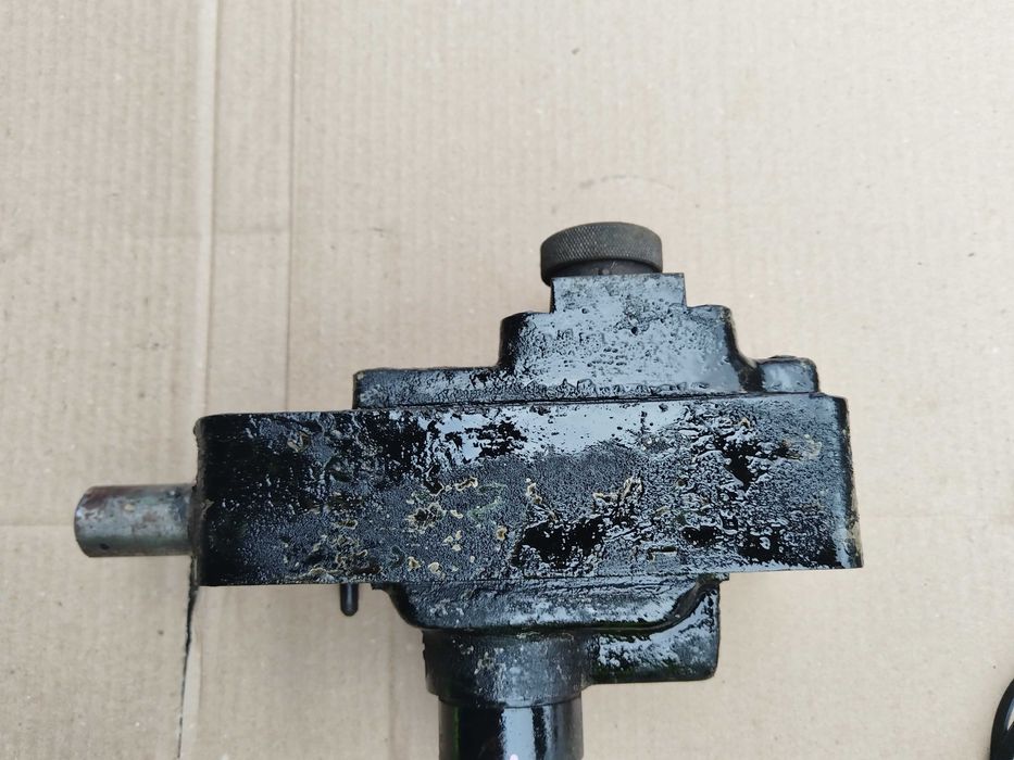 Multiplicator de turație reductor la 90 de grade