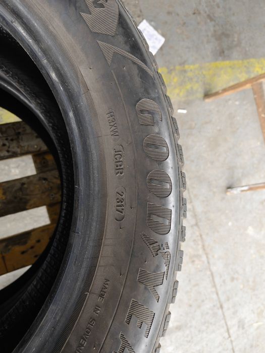 205/60/16 goodyear ultragrip 9