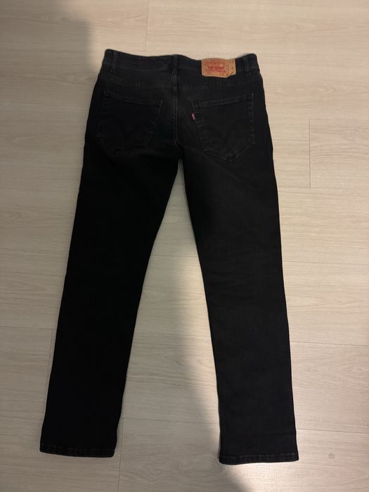 Blugi Levi’s Negri