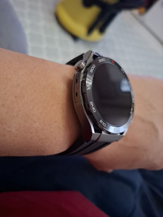 Продавам Huawei Ultimate.