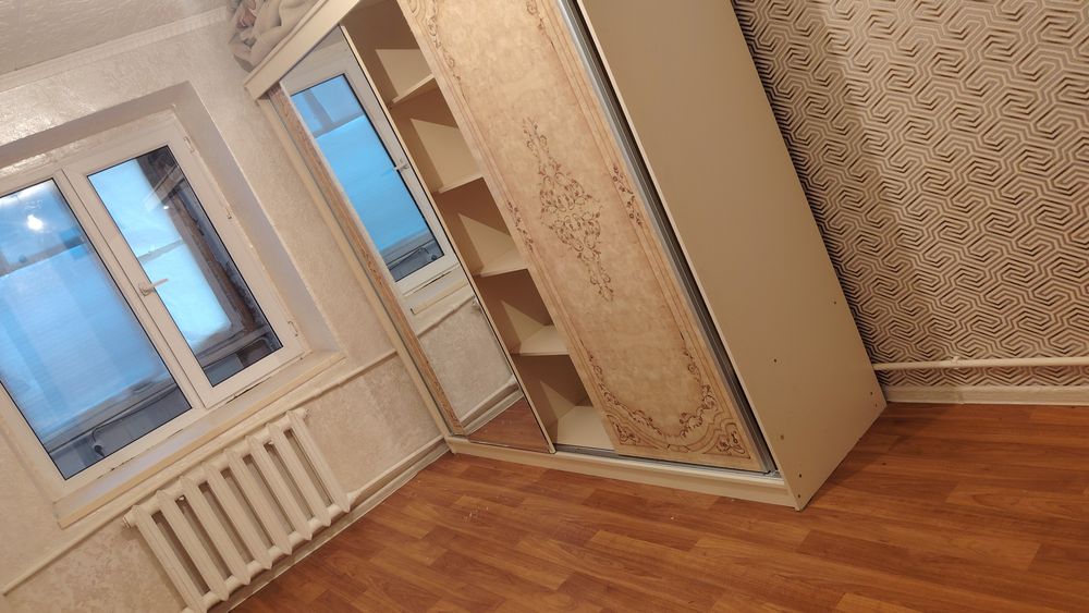 Үш бөлмелі пәтер сатылады.