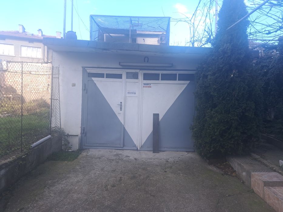 Продавам гараж 30м2