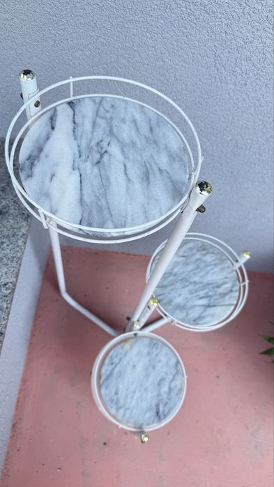 Цветарник с керамични подложки