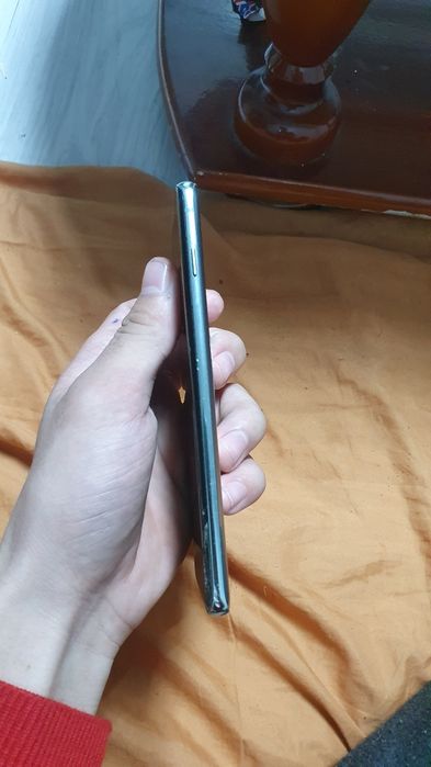 Samsung 10s  xotira 128