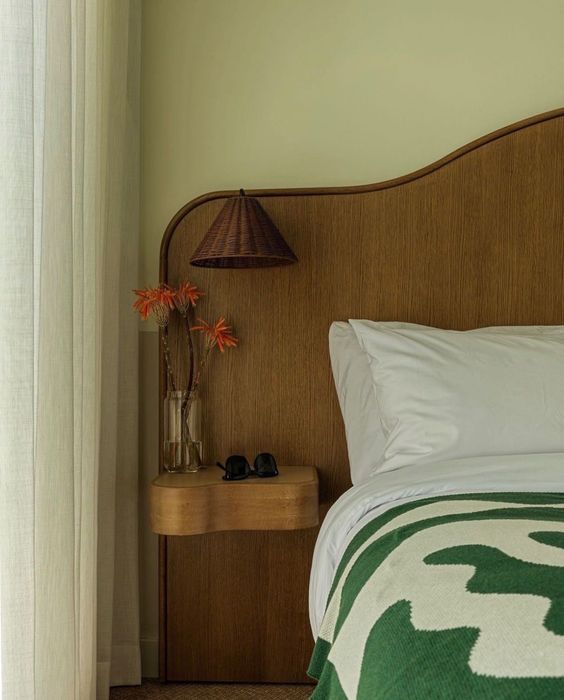 Продам 2 прикроватные тумбы