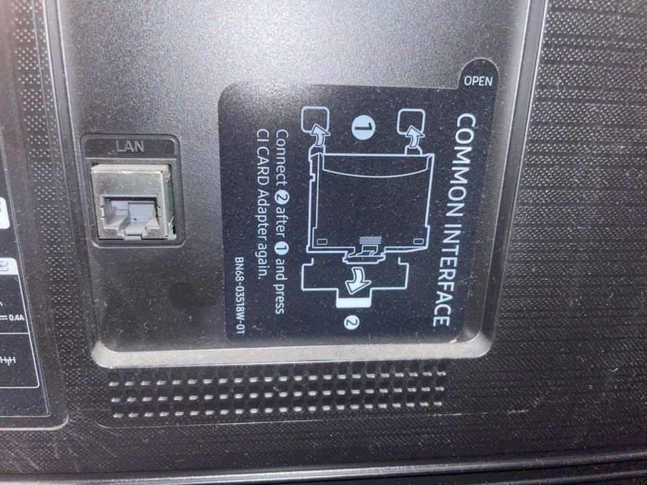 Телевизор с диаметром 140 см