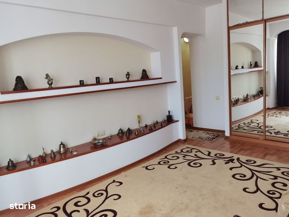 Apartament 5 camere Piata Mare