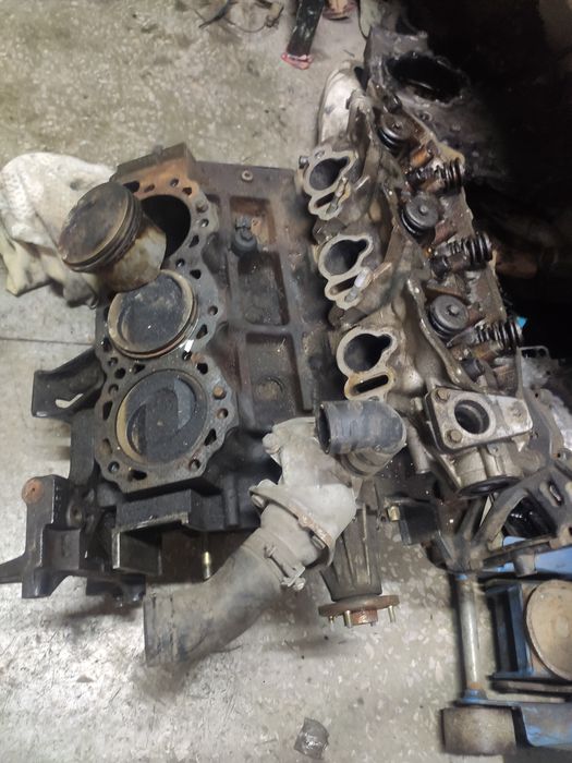 Продам блок двигателя от нисан честично