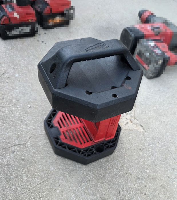 Milwaukee M18 proiector led