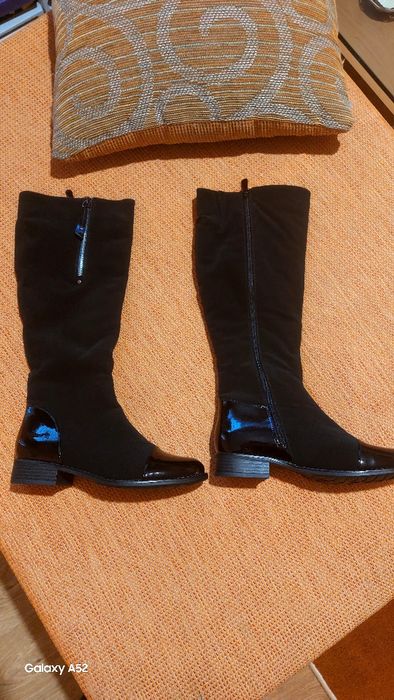 Дамски равни ботуши