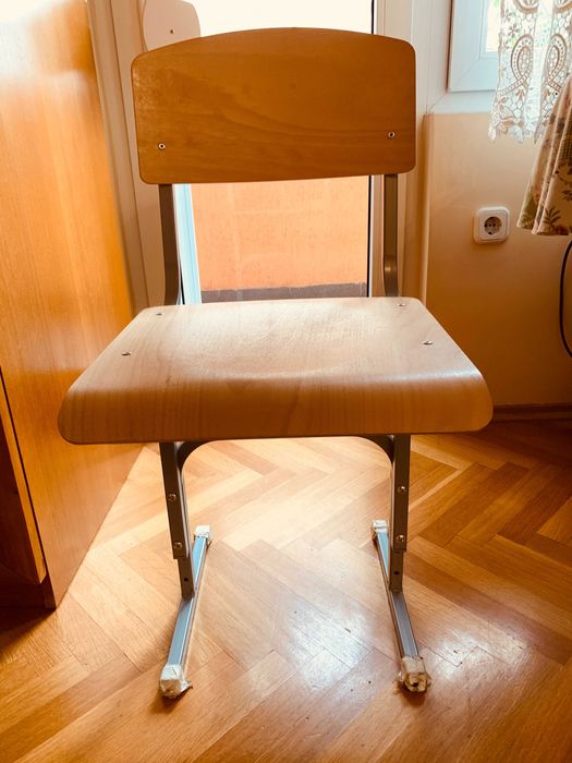 Детски, ученически стол с регулируема височина