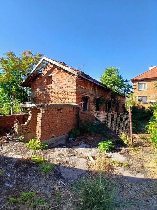 Продавам голяма къща в село малорад