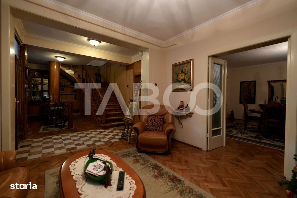 Casa individuala de vanzare cu 5 camere 2 balcoane zona Centrala