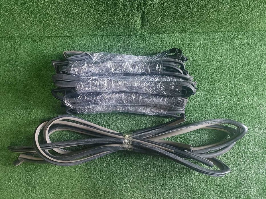 Уплотнитель дверей от Toyota Camry 30 35