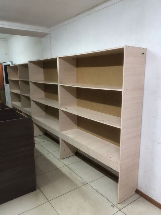 Распродажа  мебели  для магазина